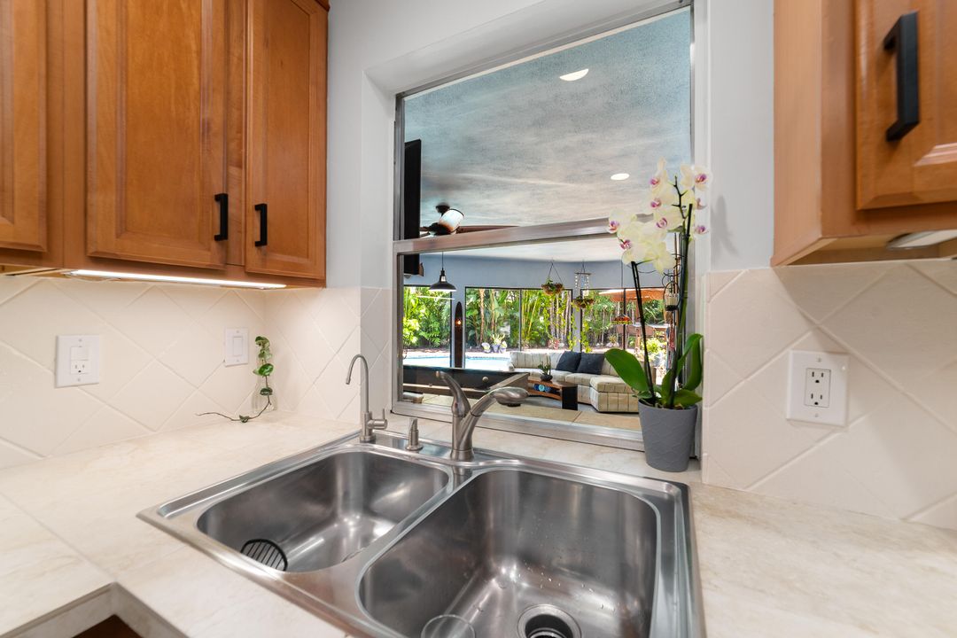 En Venta: $875,000 (3 camas, 2 baños, 2201 Pies cuadrados)