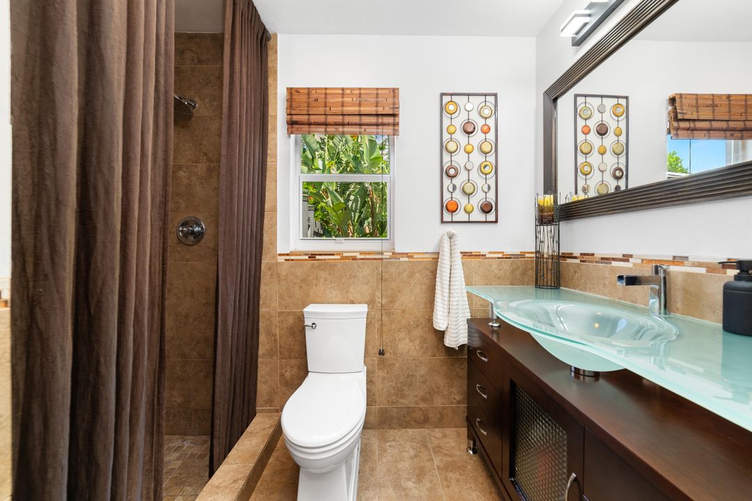 En Venta: $875,000 (3 camas, 2 baños, 2201 Pies cuadrados)