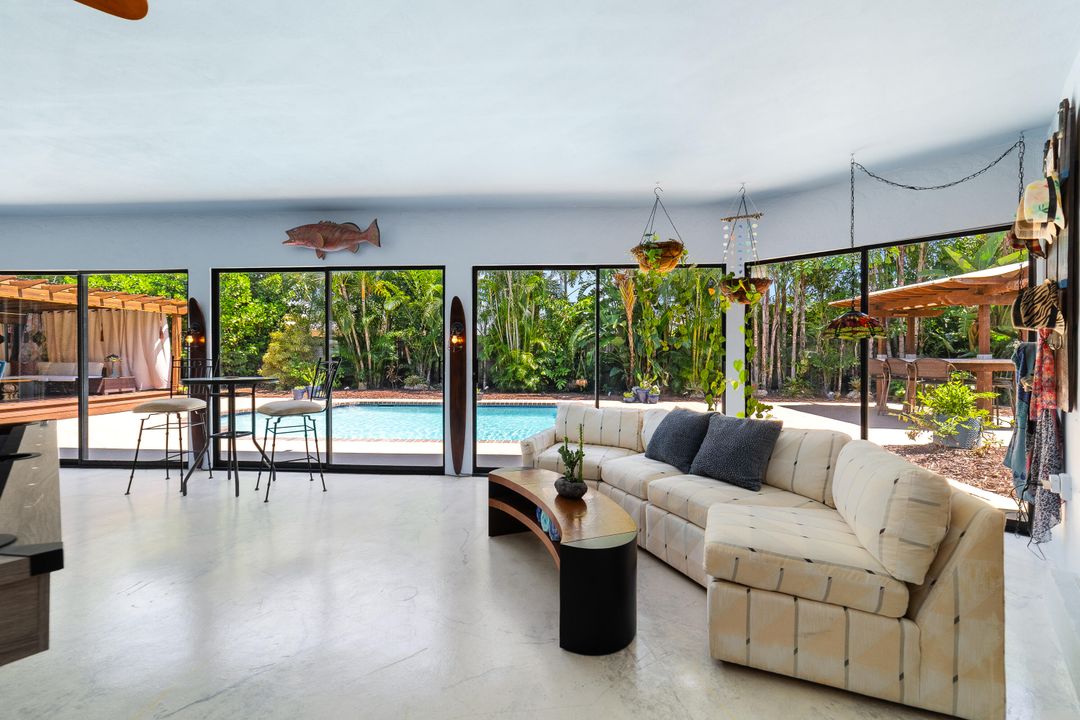 En Venta: $875,000 (3 camas, 2 baños, 2201 Pies cuadrados)