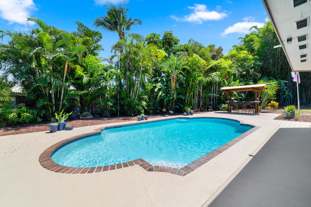 En Venta: $875,000 (3 camas, 2 baños, 2201 Pies cuadrados)