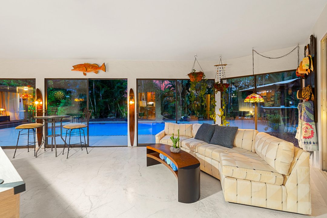 En Venta: $875,000 (3 camas, 2 baños, 2201 Pies cuadrados)