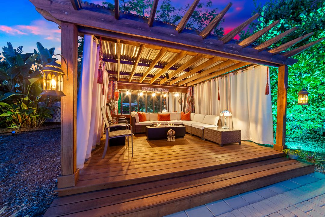 En Venta: $875,000 (3 camas, 2 baños, 2201 Pies cuadrados)