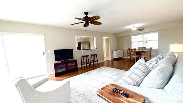 待售: $227,500 (2 贝兹, 2 浴室, 1162 平方英尺)