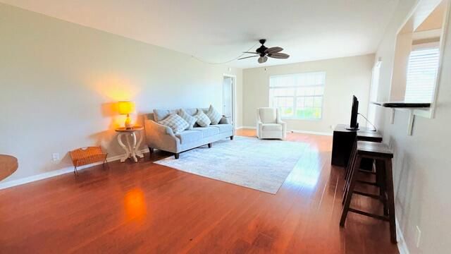 待售: $227,500 (2 贝兹, 2 浴室, 1162 平方英尺)