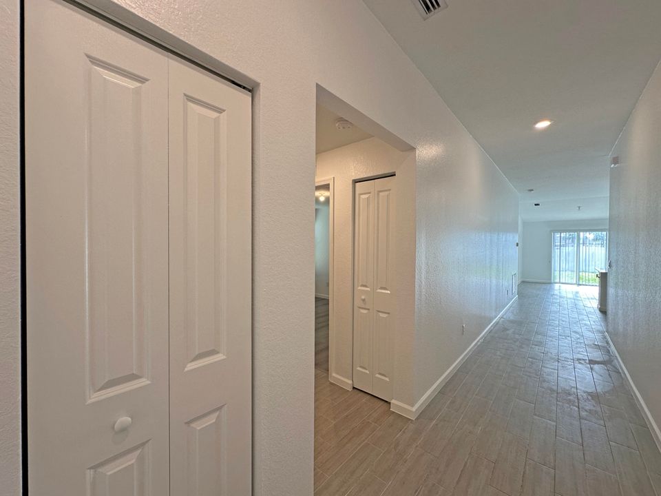 En Renta: $2,500 (3 camas, 2 baños, 2143 Pies cuadrados)