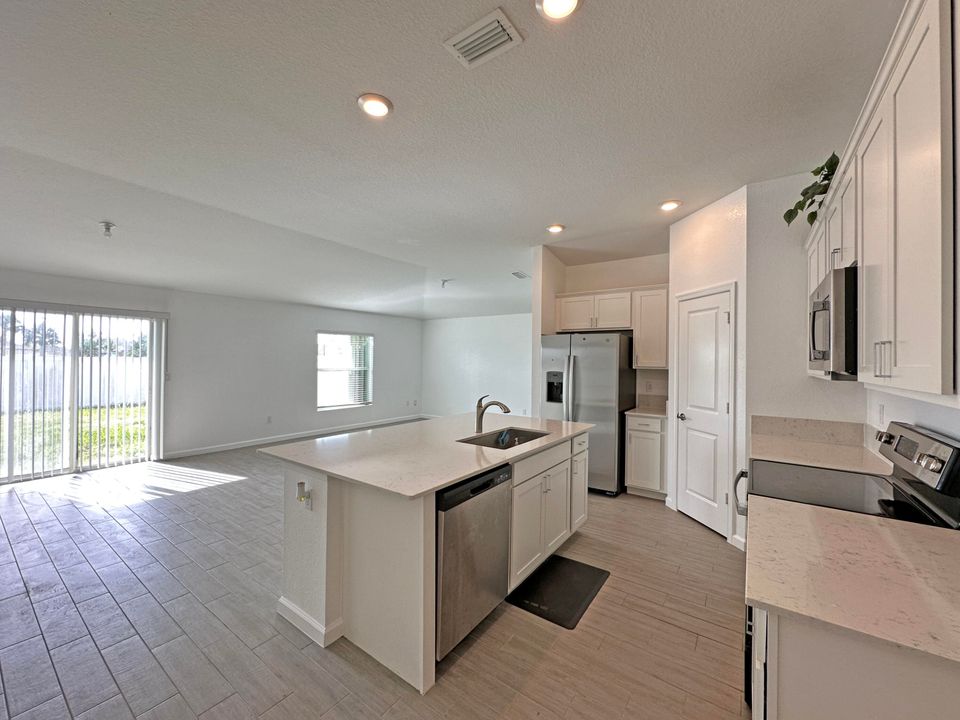 En Renta: $2,500 (3 camas, 2 baños, 2143 Pies cuadrados)