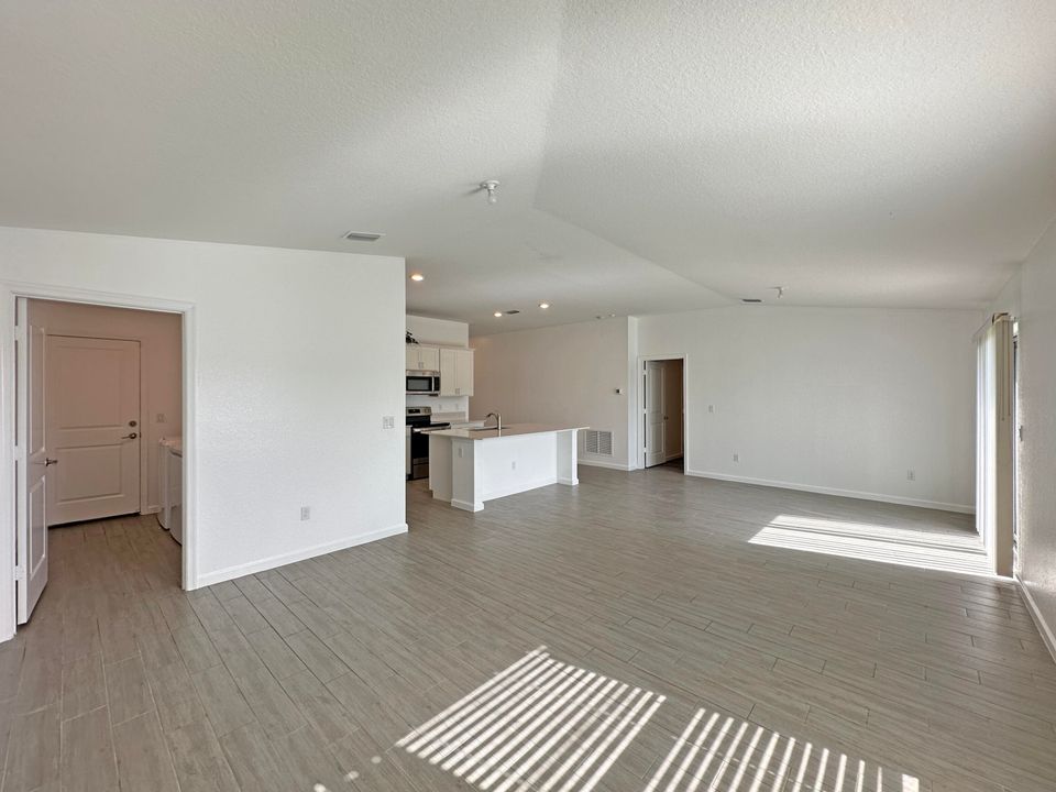 En Renta: $2,500 (3 camas, 2 baños, 2143 Pies cuadrados)