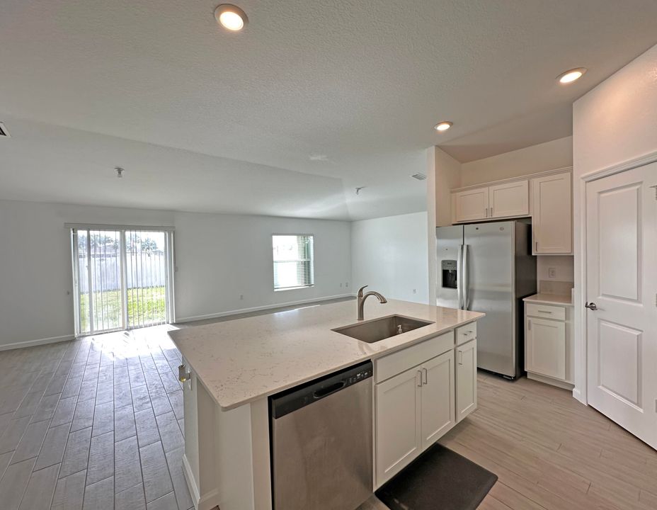 En Renta: $2,500 (3 camas, 2 baños, 2143 Pies cuadrados)