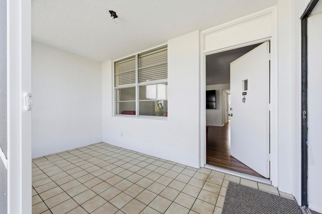 For Sale: $449,900 (2 beds, 2 baths, 990 Square Feet)