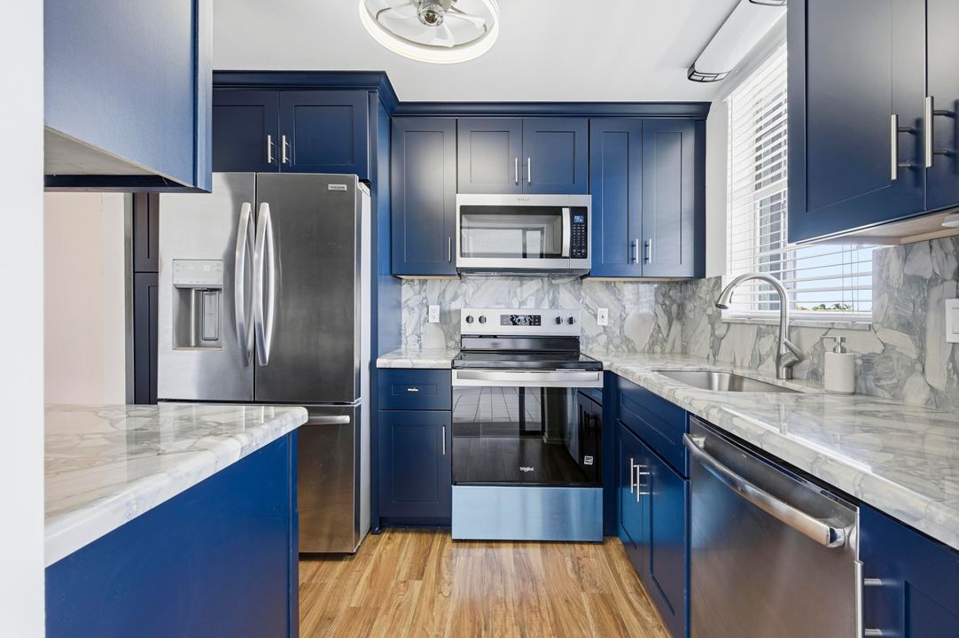 For Sale: $449,900 (2 beds, 2 baths, 990 Square Feet)