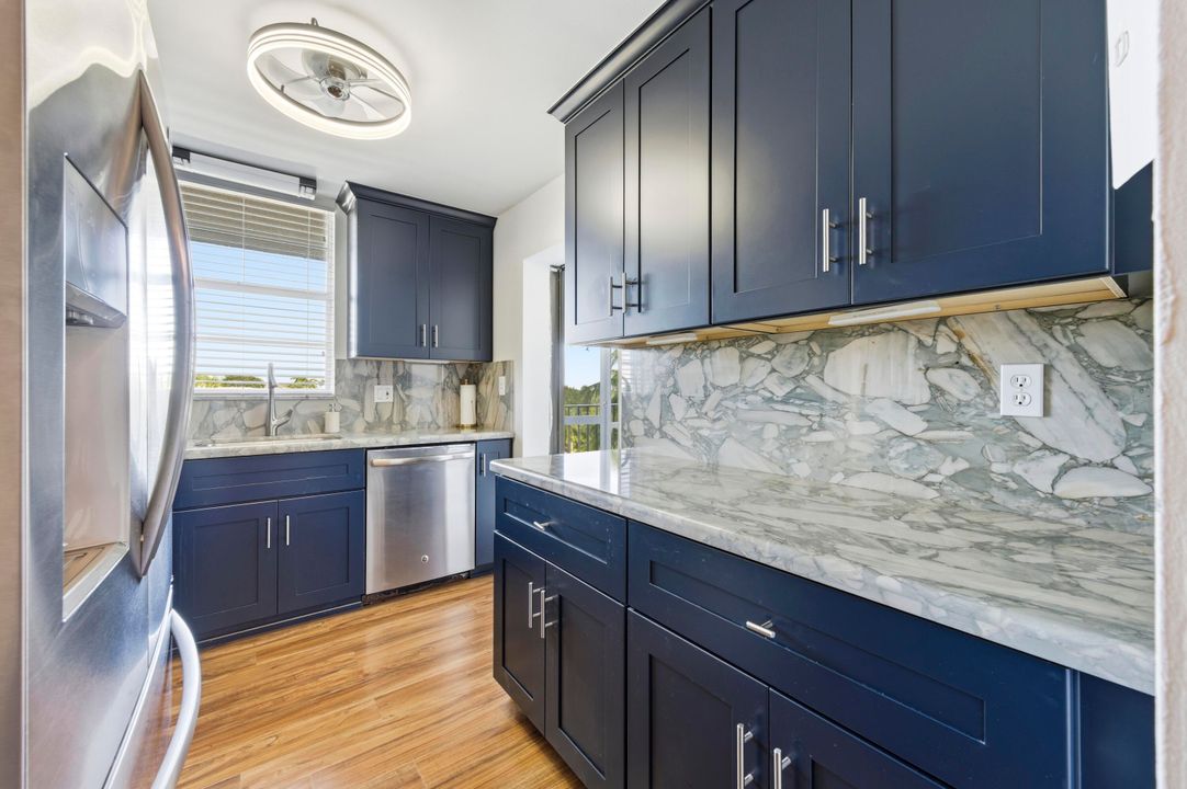 For Sale: $449,900 (2 beds, 2 baths, 990 Square Feet)