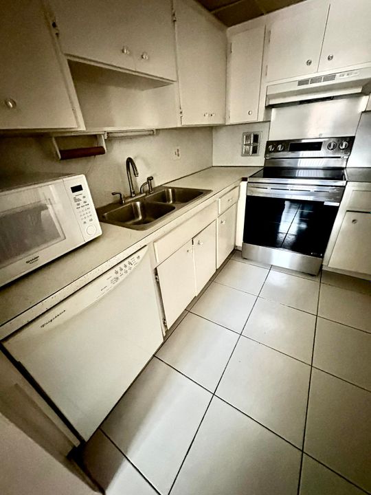 В аренду: $1,300 (1 спален, 1 ванн, 740 Квадратных фут)