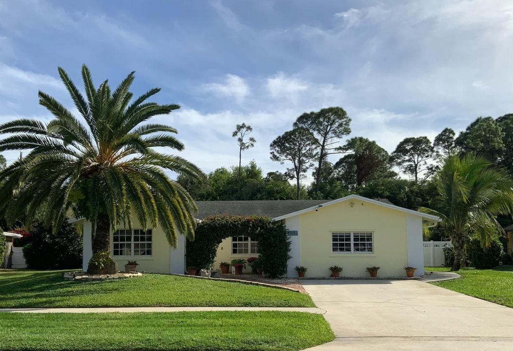 For Sale: $599,900 (4 beds, 3 baths, 2510 Square Feet)