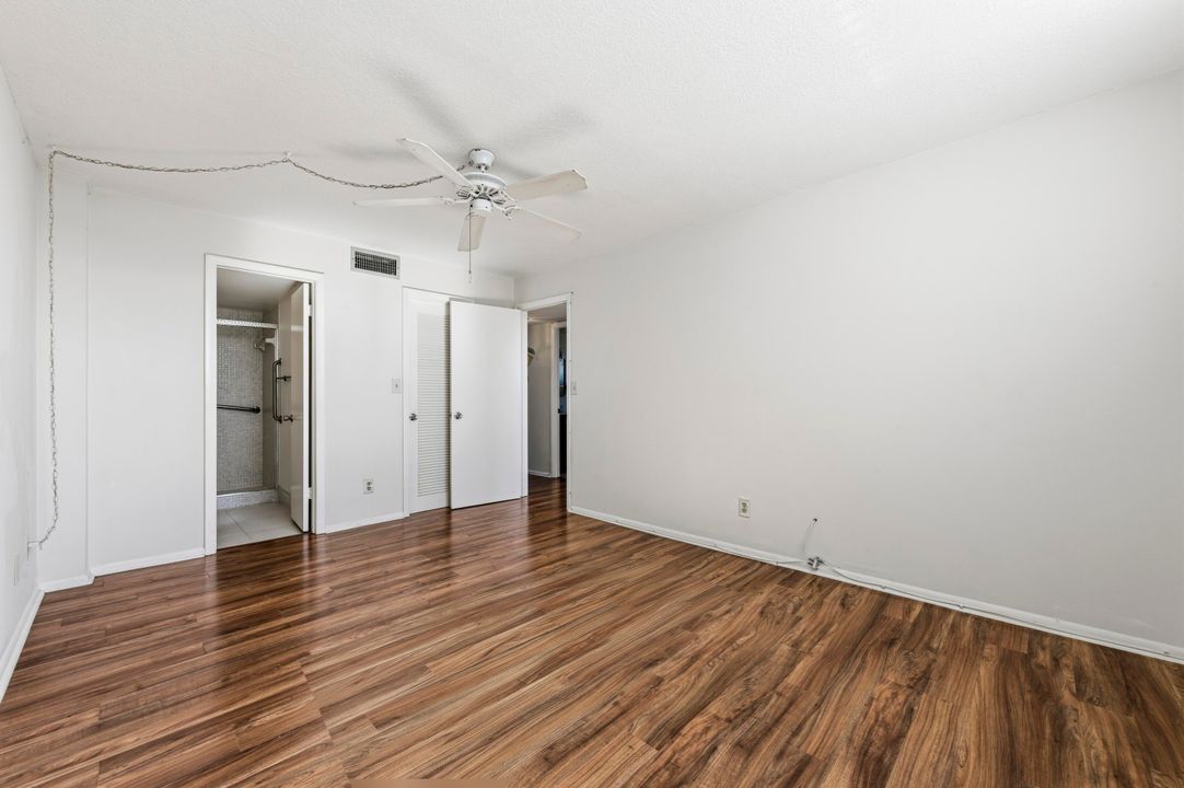 For Sale: $449,900 (2 beds, 2 baths, 990 Square Feet)