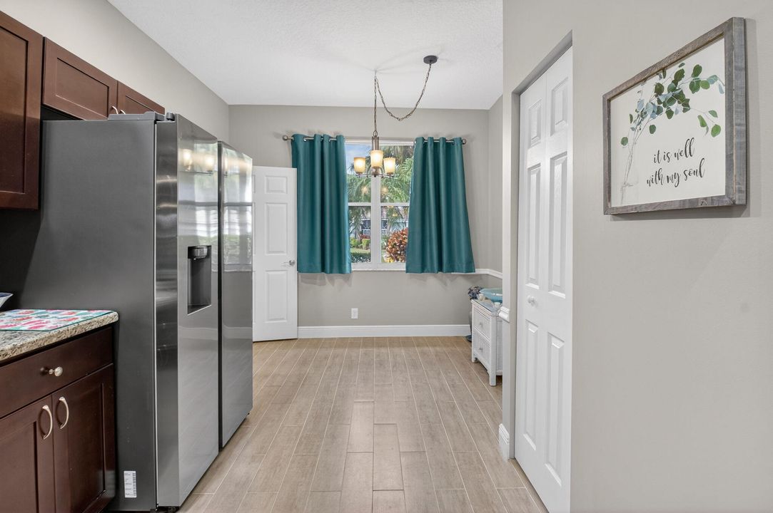 待售: $415,000 (3 贝兹, 2 浴室, 1436 平方英尺)