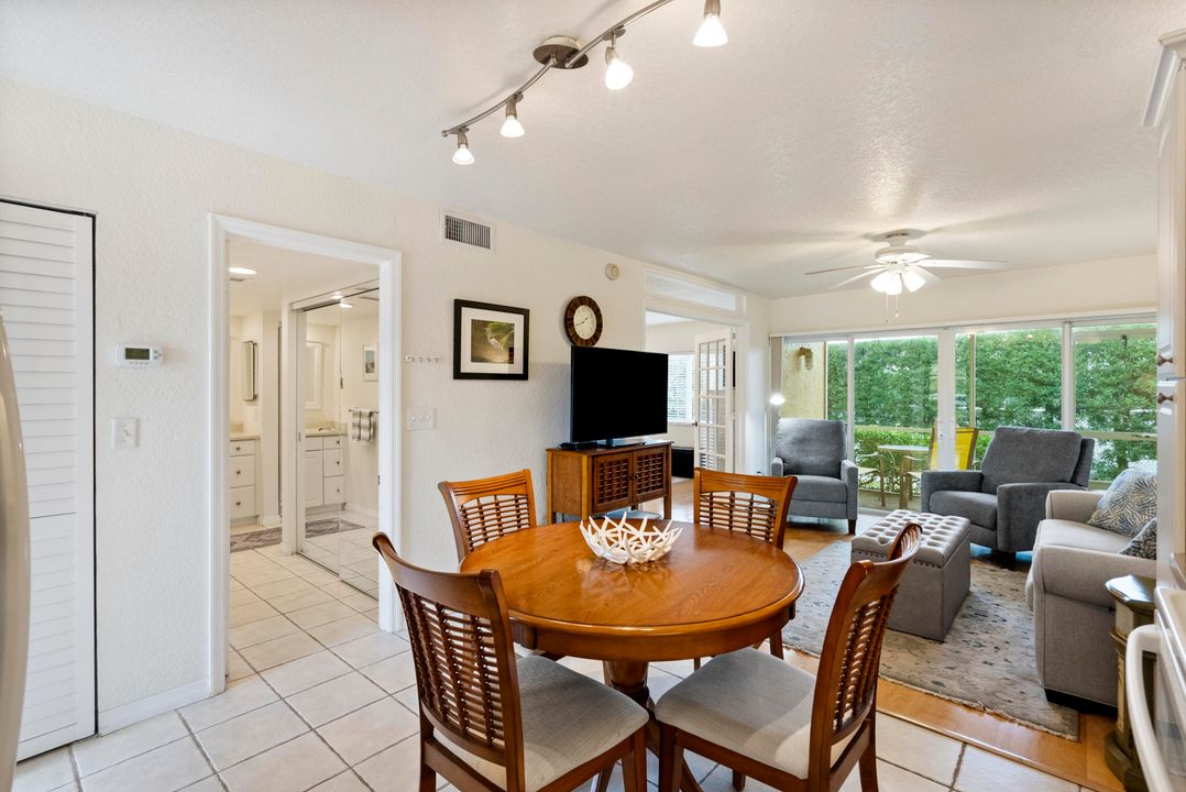 For Sale: $205,000 (1 beds, 1 baths, 689 Square Feet)