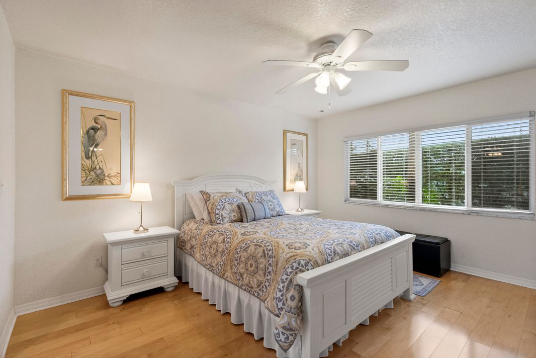 For Sale: $205,000 (1 beds, 1 baths, 689 Square Feet)