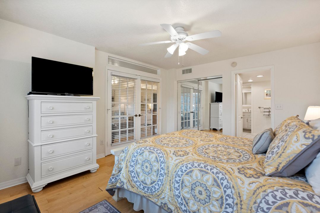 For Sale: $205,000 (1 beds, 1 baths, 689 Square Feet)