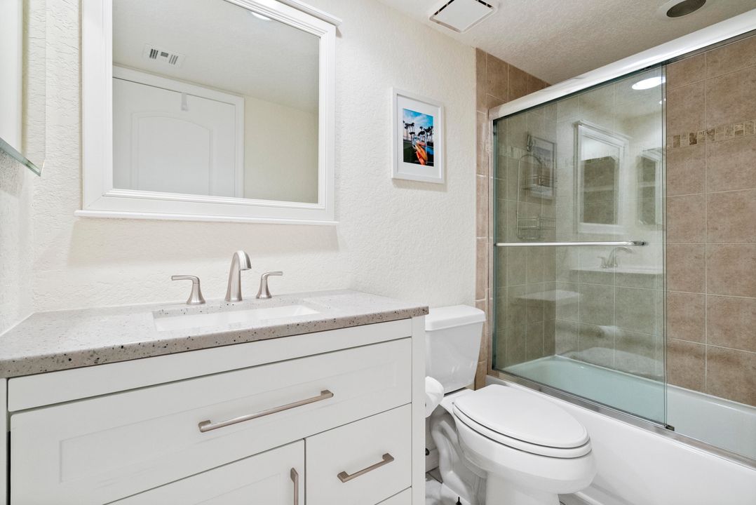 For Sale: $205,000 (1 beds, 1 baths, 689 Square Feet)