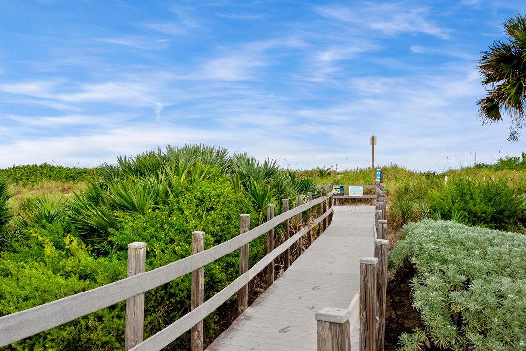 For Sale: $205,000 (1 beds, 1 baths, 689 Square Feet)