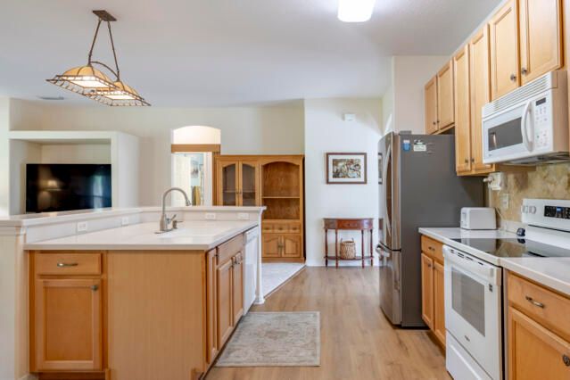 For Sale: $424,000 (4 beds, 2 baths, 2000 Square Feet)