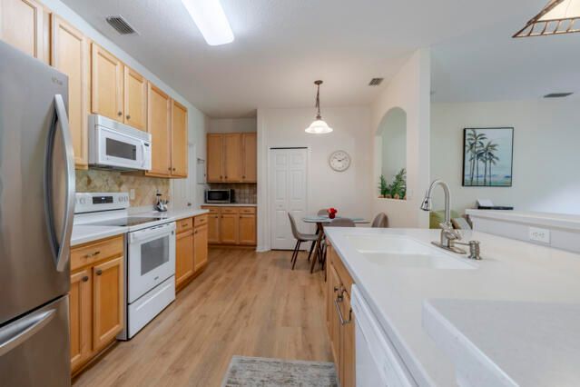 For Sale: $424,000 (4 beds, 2 baths, 2000 Square Feet)