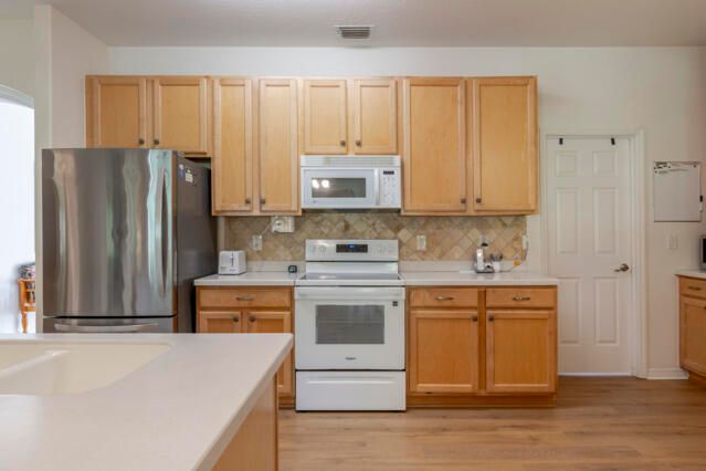 For Sale: $424,000 (4 beds, 2 baths, 2000 Square Feet)