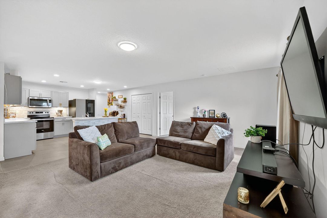 For Rent: $2,900 (4 beds, 2 baths, 2134 Square Feet)