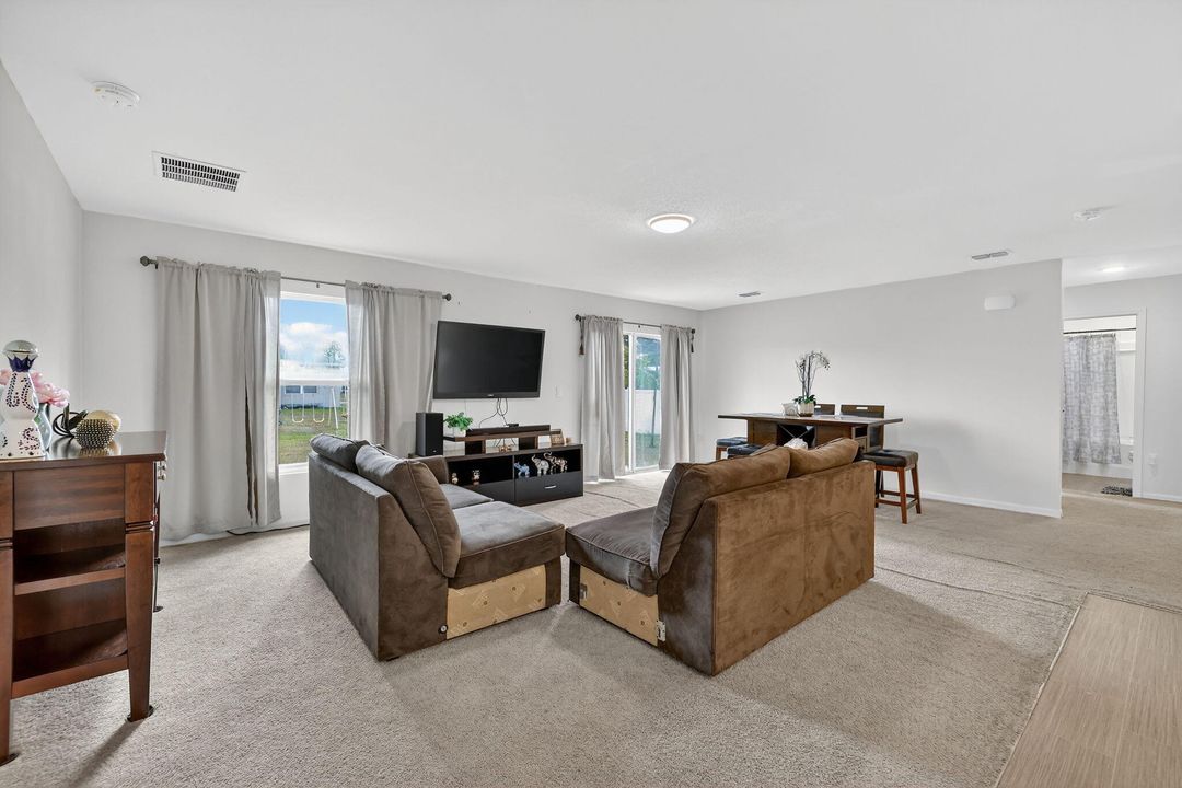 For Rent: $2,900 (4 beds, 2 baths, 2134 Square Feet)