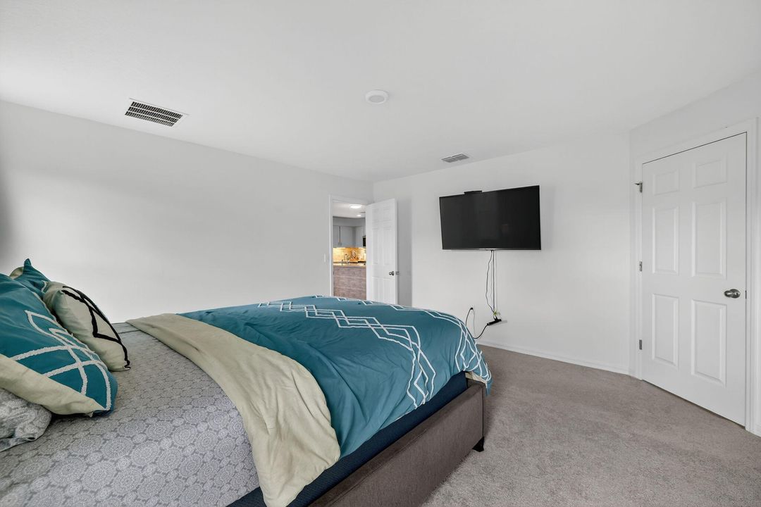 For Rent: $2,900 (4 beds, 2 baths, 2134 Square Feet)