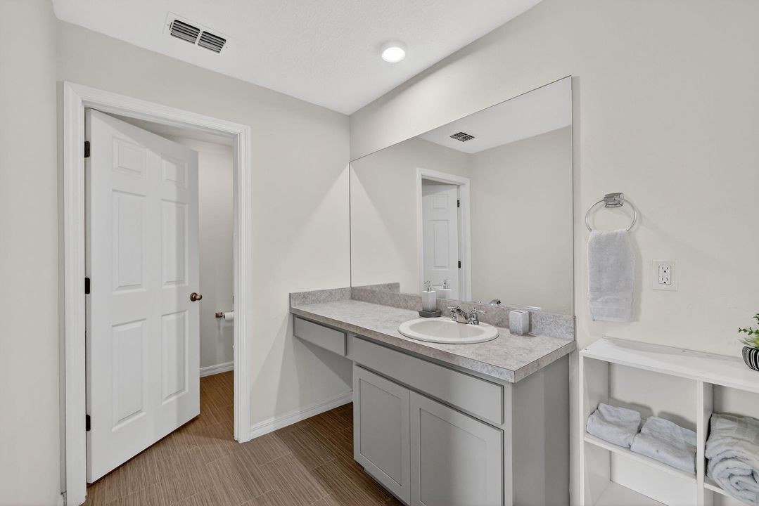 For Rent: $2,900 (4 beds, 2 baths, 2134 Square Feet)