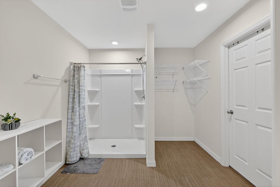 For Rent: $2,900 (4 beds, 2 baths, 2134 Square Feet)