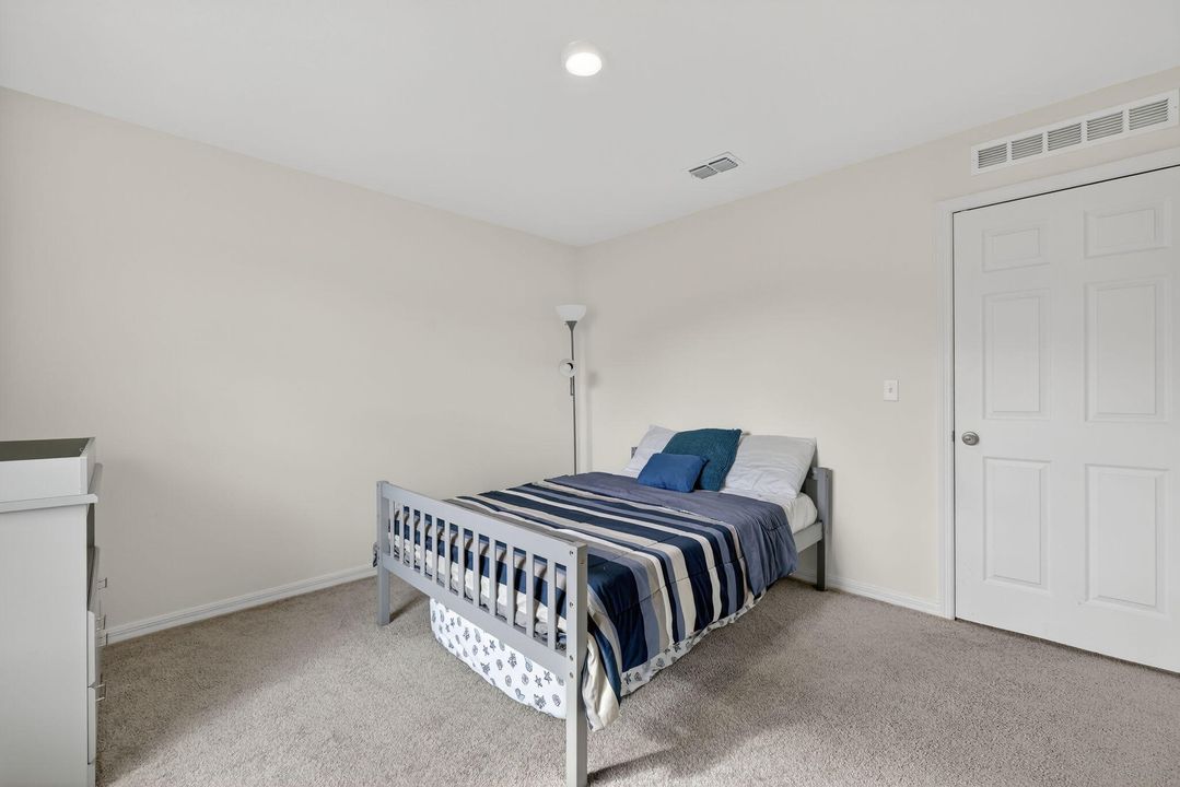 For Rent: $2,900 (4 beds, 2 baths, 2134 Square Feet)