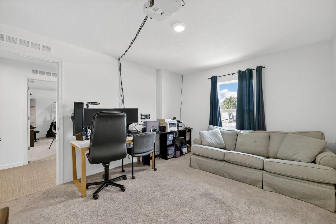 For Rent: $2,900 (4 beds, 2 baths, 2134 Square Feet)