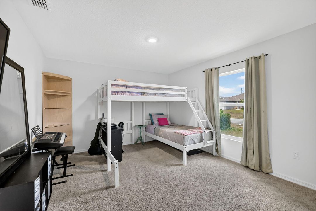 For Rent: $2,900 (4 beds, 2 baths, 2134 Square Feet)