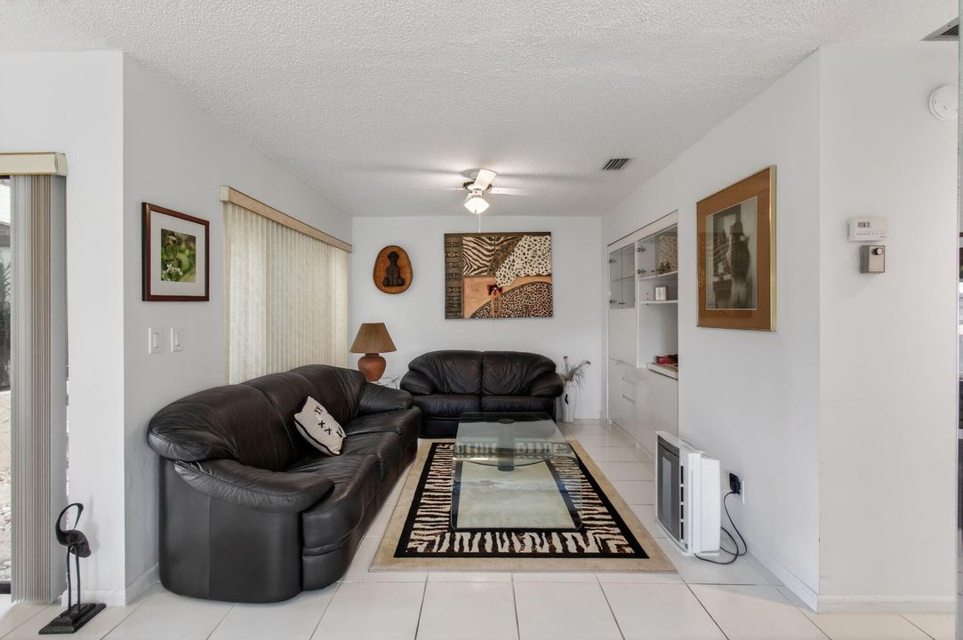 待售: $389,000 (3 贝兹, 2 浴室, 1667 平方英尺)