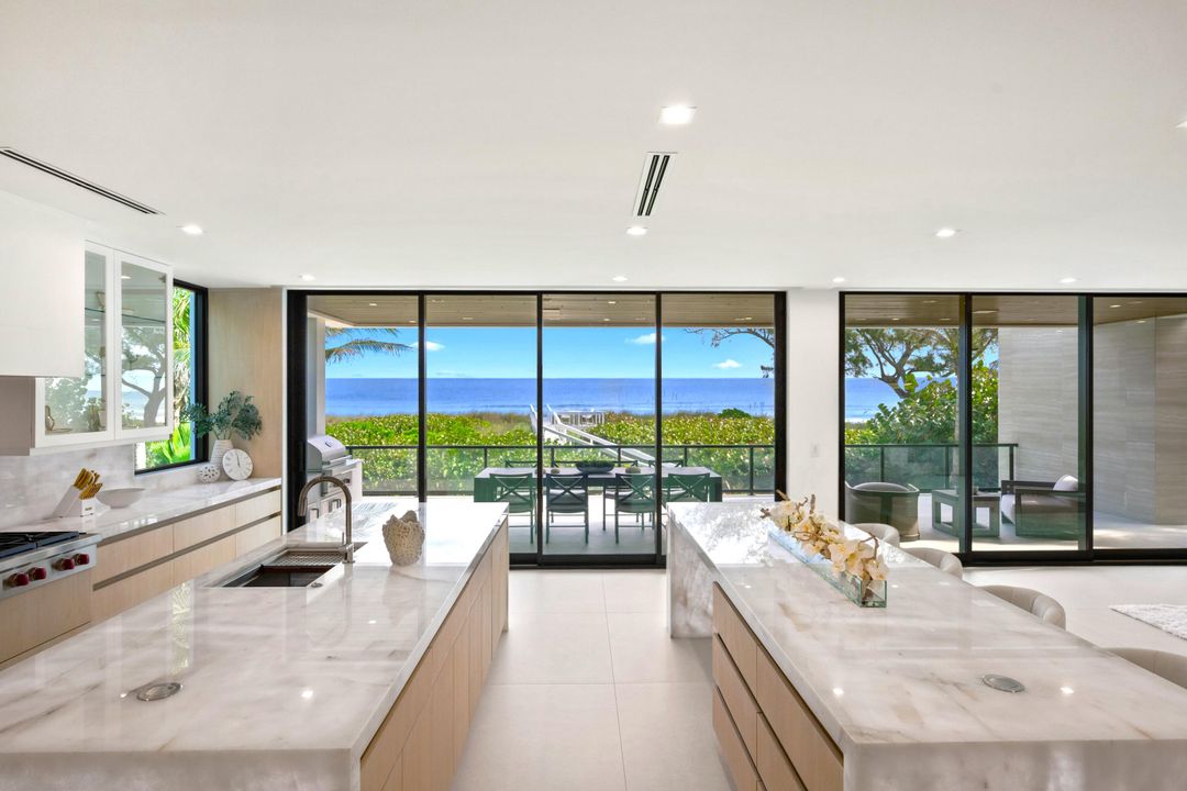 На продажу: $14,500,000 (4 спален, 6 ванн, 5965 Квадратных фут)