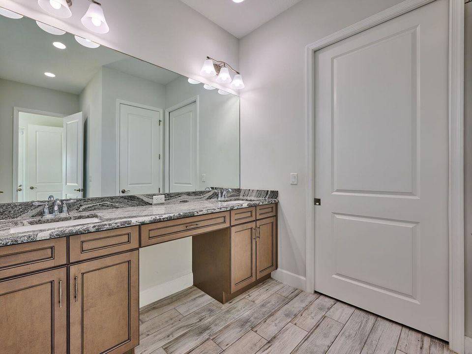 En Venta: $799,000 (3 camas, 3 baños, 2749 Pies cuadrados)