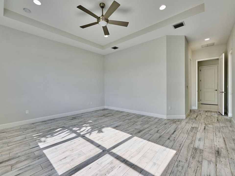 En Venta: $799,000 (3 camas, 3 baños, 2749 Pies cuadrados)