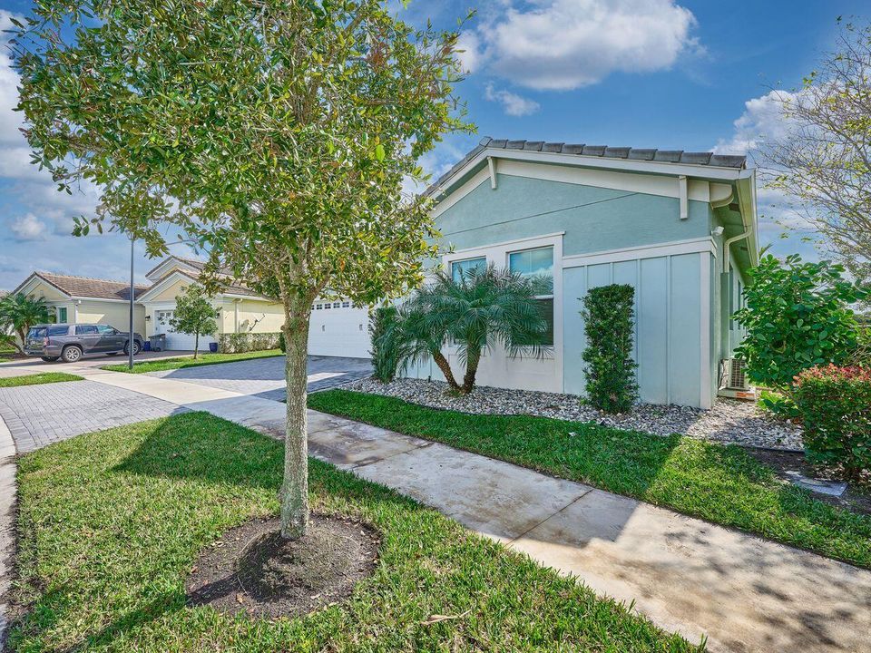 En Venta: $799,000 (3 camas, 3 baños, 2749 Pies cuadrados)