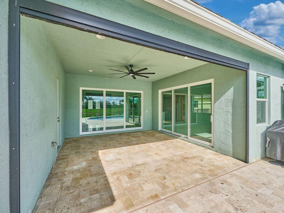 En Venta: $799,000 (3 camas, 3 baños, 2749 Pies cuadrados)