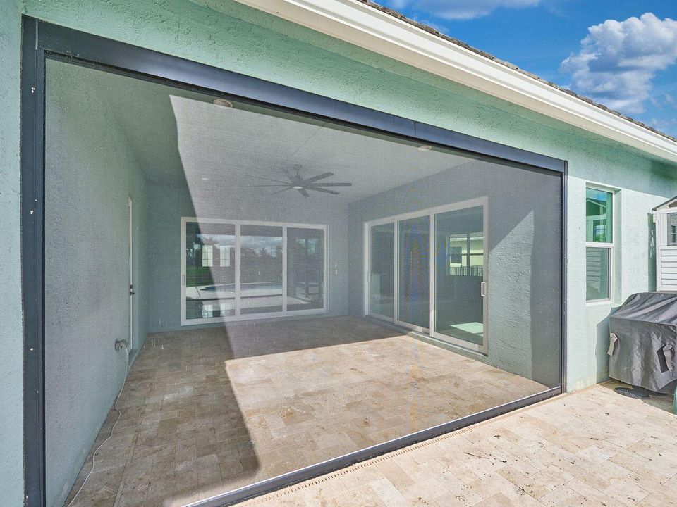 En Venta: $799,000 (3 camas, 3 baños, 2749 Pies cuadrados)