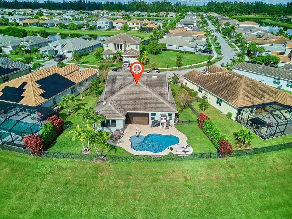 En Venta: $799,000 (3 camas, 3 baños, 2749 Pies cuadrados)