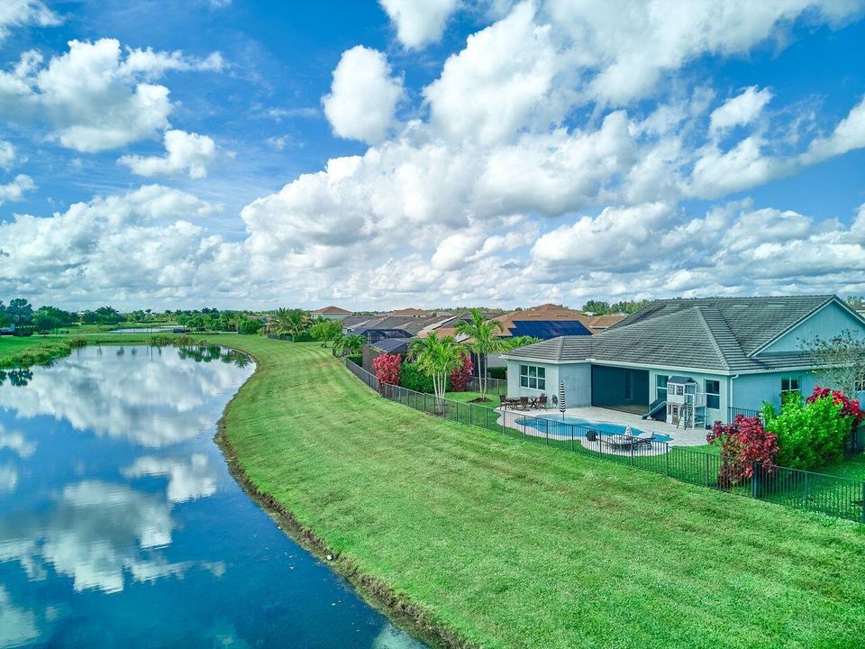 En Venta: $799,000 (3 camas, 3 baños, 2749 Pies cuadrados)