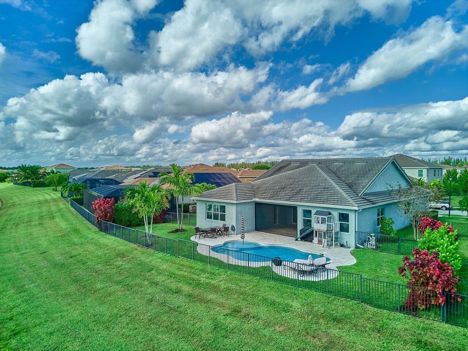 En Venta: $799,000 (3 camas, 3 baños, 2749 Pies cuadrados)