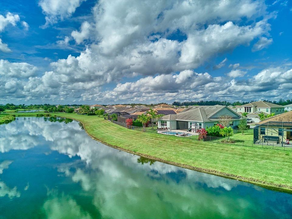 En Venta: $799,000 (3 camas, 3 baños, 2749 Pies cuadrados)