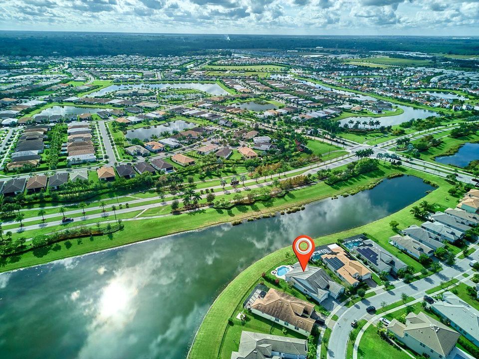 En Venta: $799,000 (3 camas, 3 baños, 2749 Pies cuadrados)