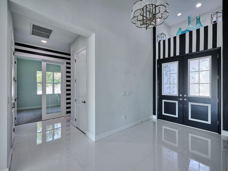 En Venta: $799,000 (3 camas, 3 baños, 2749 Pies cuadrados)