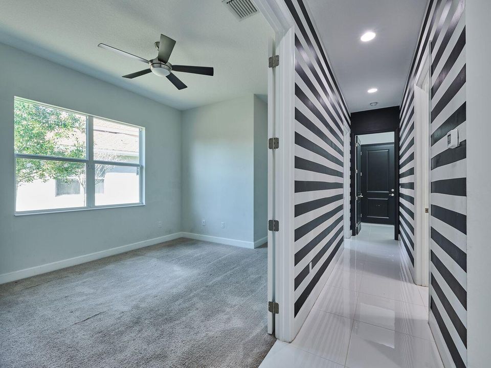 En Venta: $799,000 (3 camas, 3 baños, 2749 Pies cuadrados)