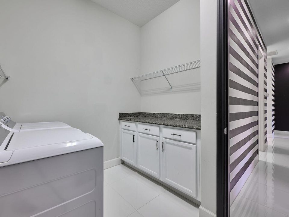 En Venta: $799,000 (3 camas, 3 baños, 2749 Pies cuadrados)